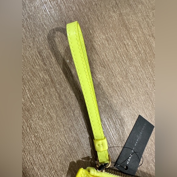 NWT Marc by Marc Jacobs Yellow purse 15cm x 20cm - Picture 2 of 5